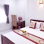 Khách sạn Aurora