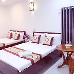 Khách sạn Aurora